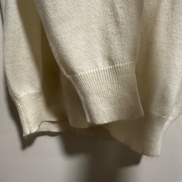 Women’s Small Cream Pullover Sweater w/ Black Bows & Jeweled Appliqué. - Picture 9 of 10